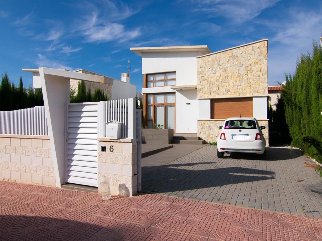 3 bed villa for sale in Quesada, Alicante, Spain, £363,136 Zoopla