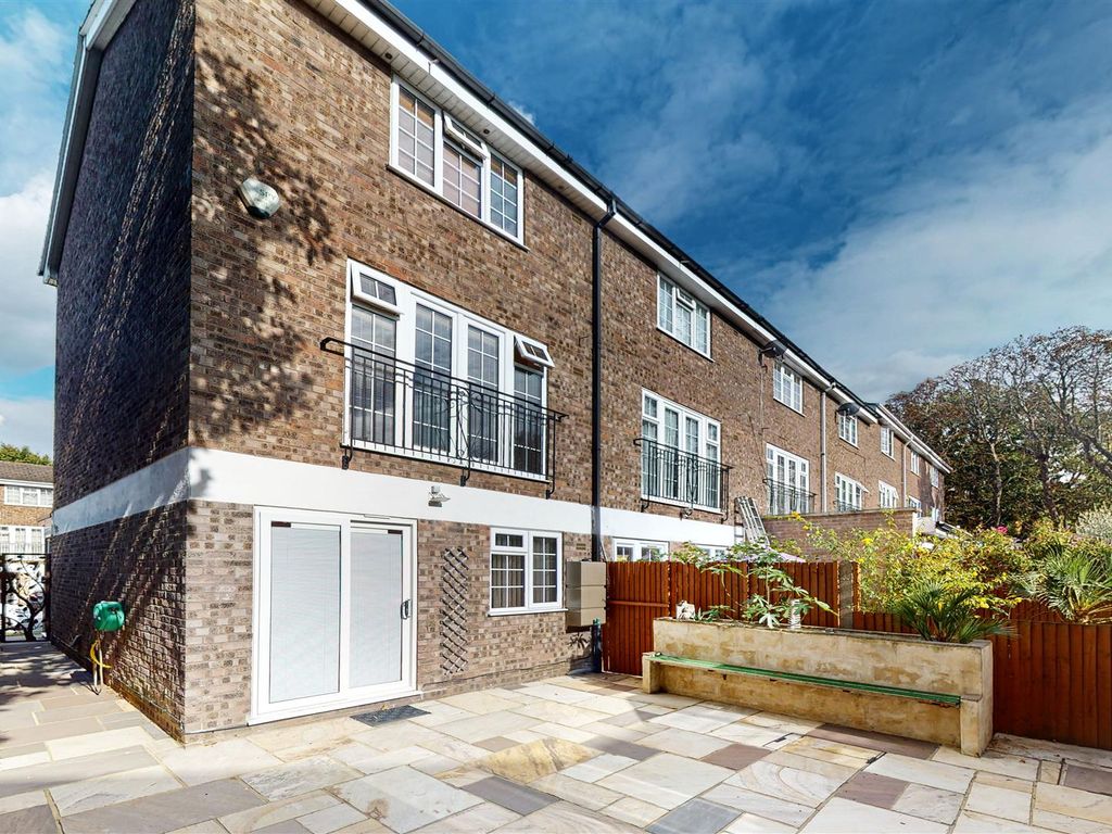 4 bed town house for sale in Ullswater Close, Bromley BR1 Zoopla
