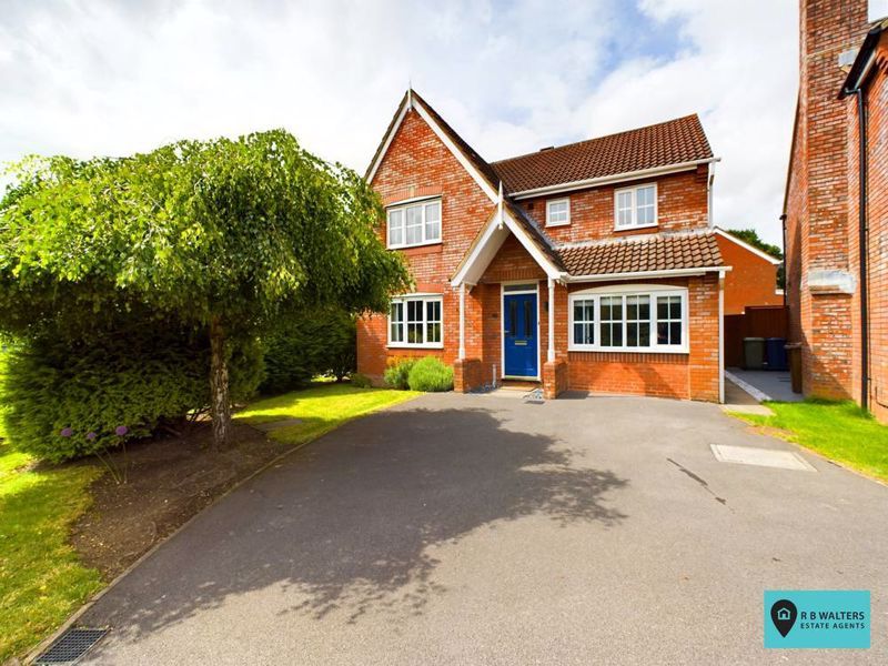4 bed detached house for sale in Hathorn Road, Hucclecote, Gloucester