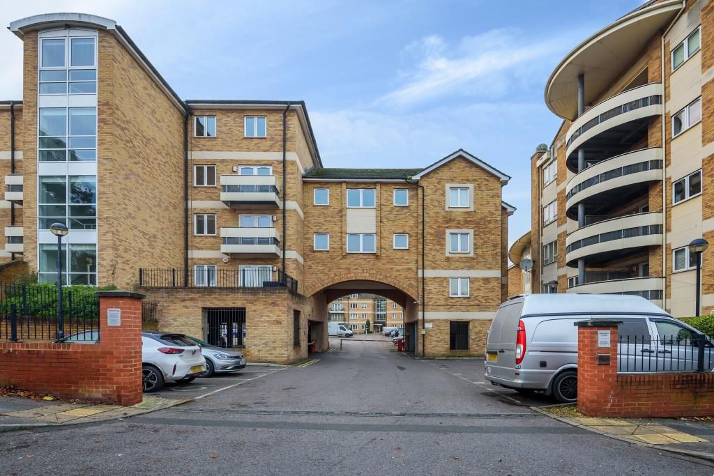 2 bed flat for sale in Tilehurst RG30, Zoopla