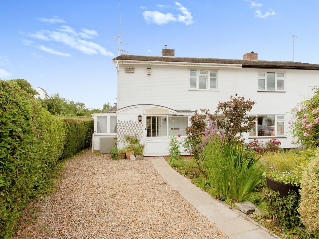 3 bed semidetached house for sale in Kings Grove, Barton, Cambridge