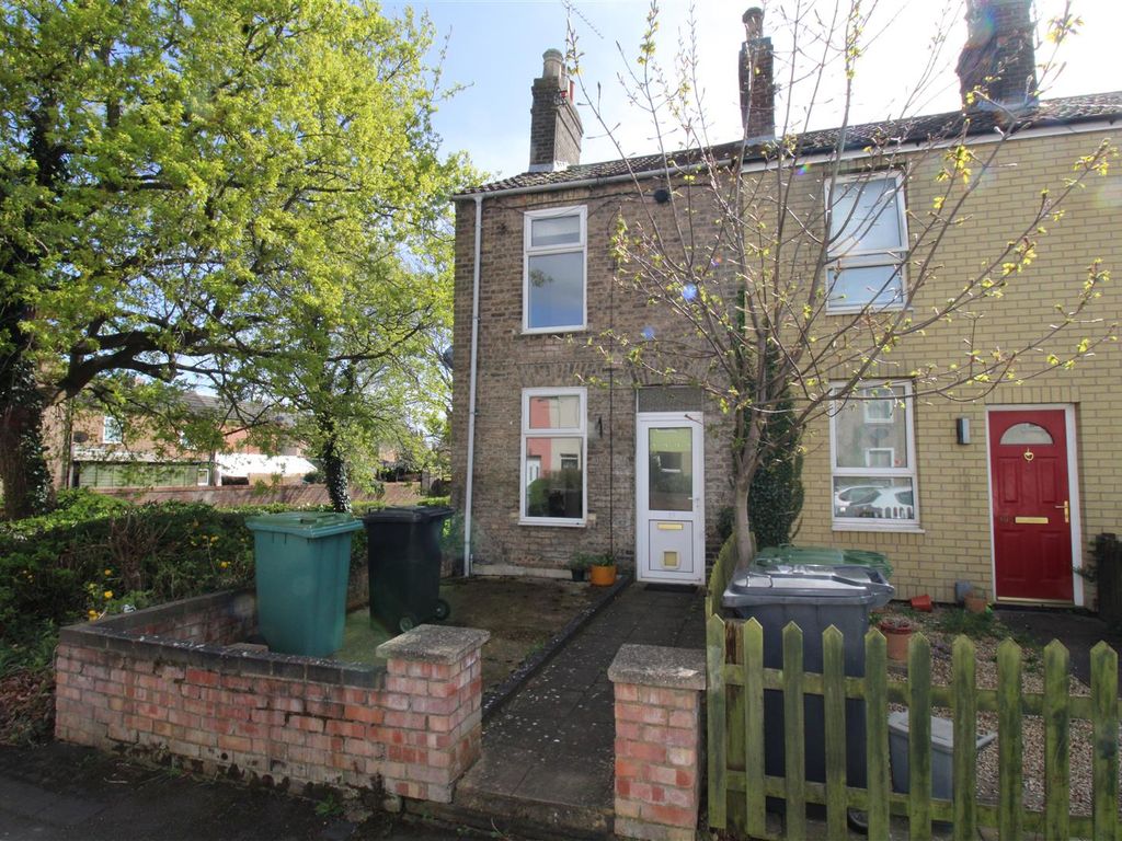 3 bed end terrace house to rent in Park Street, Peterborough PE2, £950