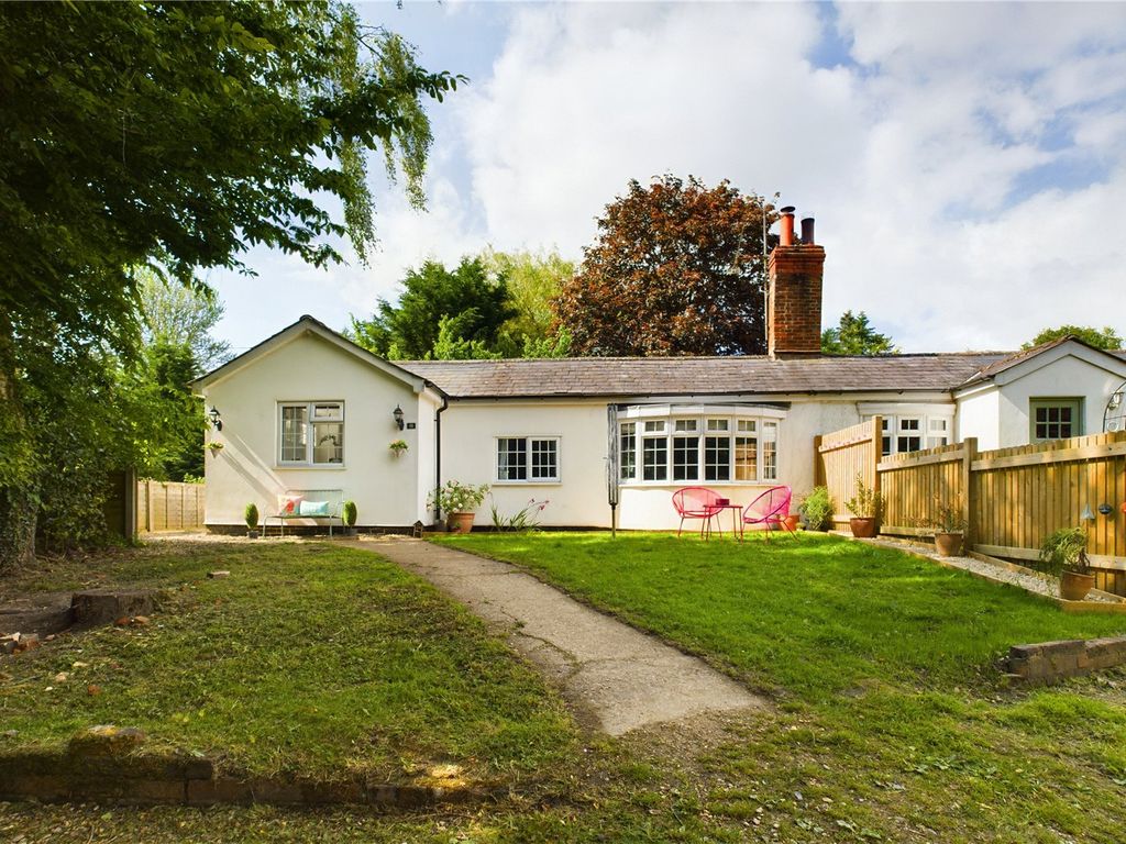 3 bed bungalow for sale in Midgham Green, Midgham, Reading, Berkshire