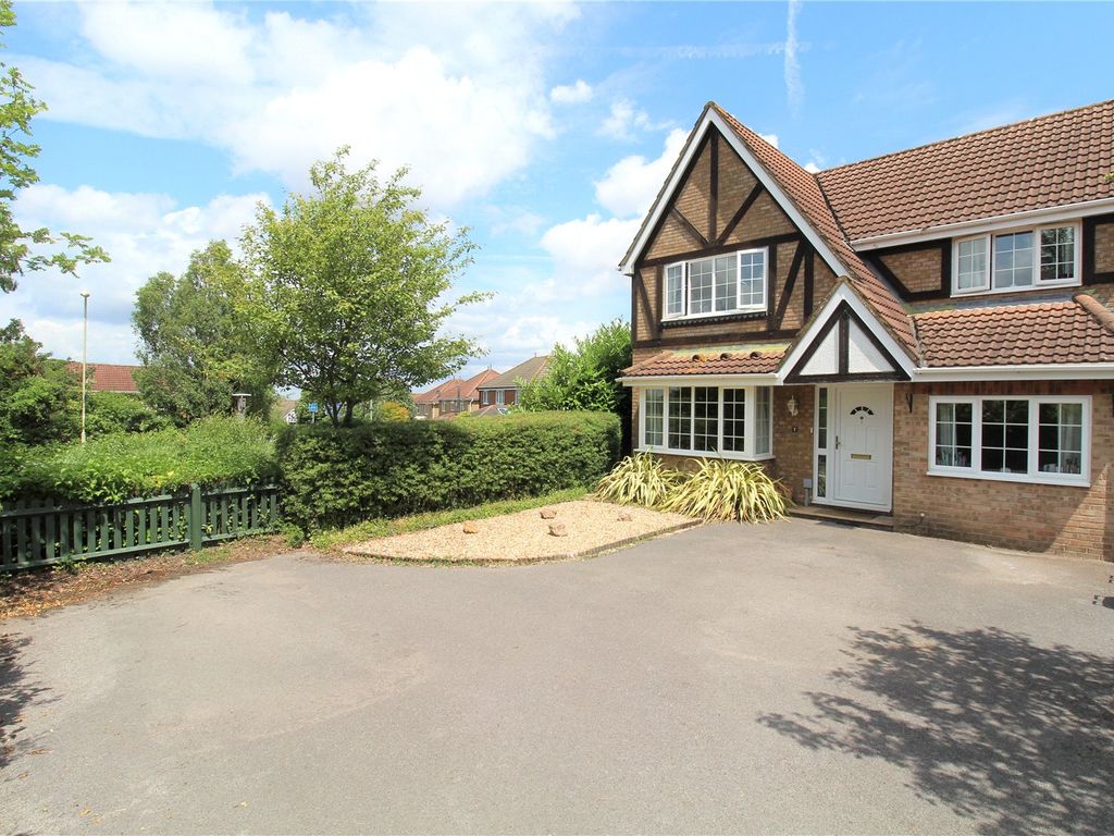 4 bed detached house for sale in Ridge Close, Hatch Warren, Basingstoke