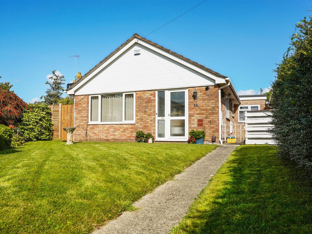 3 bed detached bungalow for sale in Sandown Lawn, Churchdown
