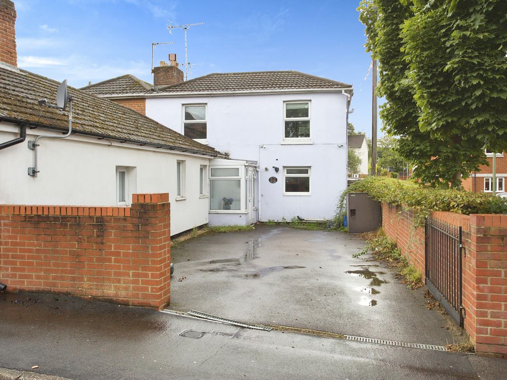 3 bed semidetached house for sale in Chalk Hill, West End, Southampton