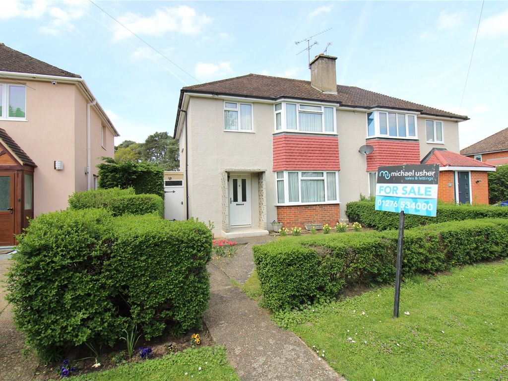 3 bed semidetached house for sale in Stubbs Moor Road, Farnborough