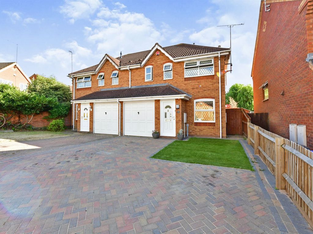 3 bed semidetached house for sale in Harcourt Way, Northampton NN4, £