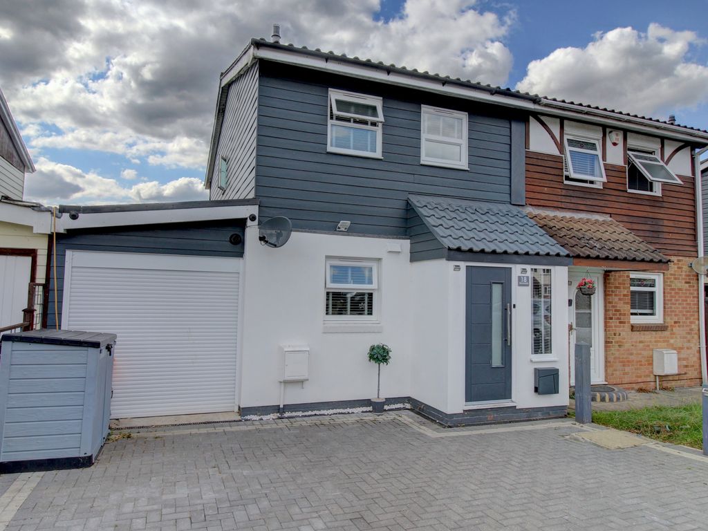 3 bed semidetached house for sale in Davenants, Pitsea, Basildon SS13