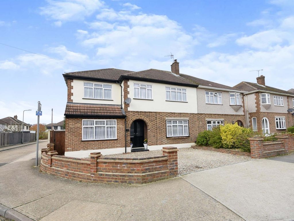4 bed semidetached house for sale in Ayr Way, Rise Park, Romford RM1