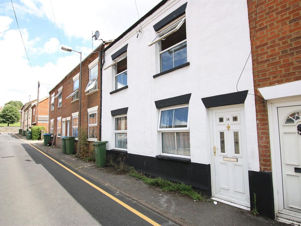 3 bed terraced house for sale in Mount Street, Aylesbury
