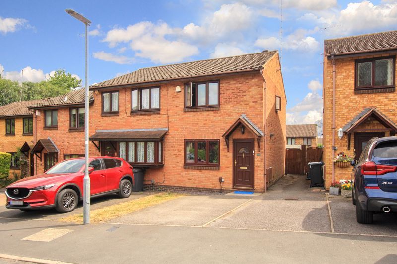 2 bed end terrace house for sale in Half Moon Meadow, Hemel Hempstead