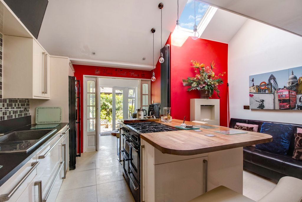 4 bed town house for sale in Galsworthy Road, Chertsey KT16 Zoopla