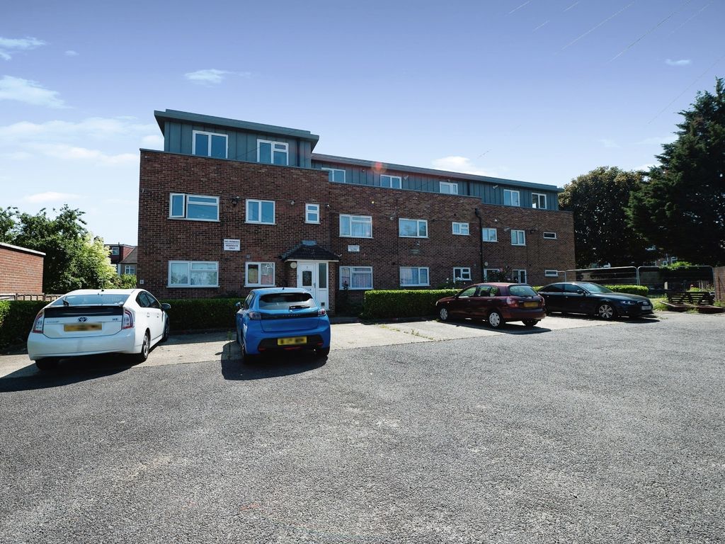 2 bed for sale in Crown Road, Ilford IG6 Zoopla