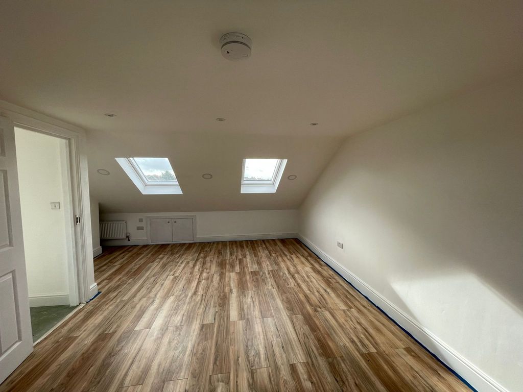 Room to rent in Conway Road, Feltham TW13, £1,200 pcm Zoopla