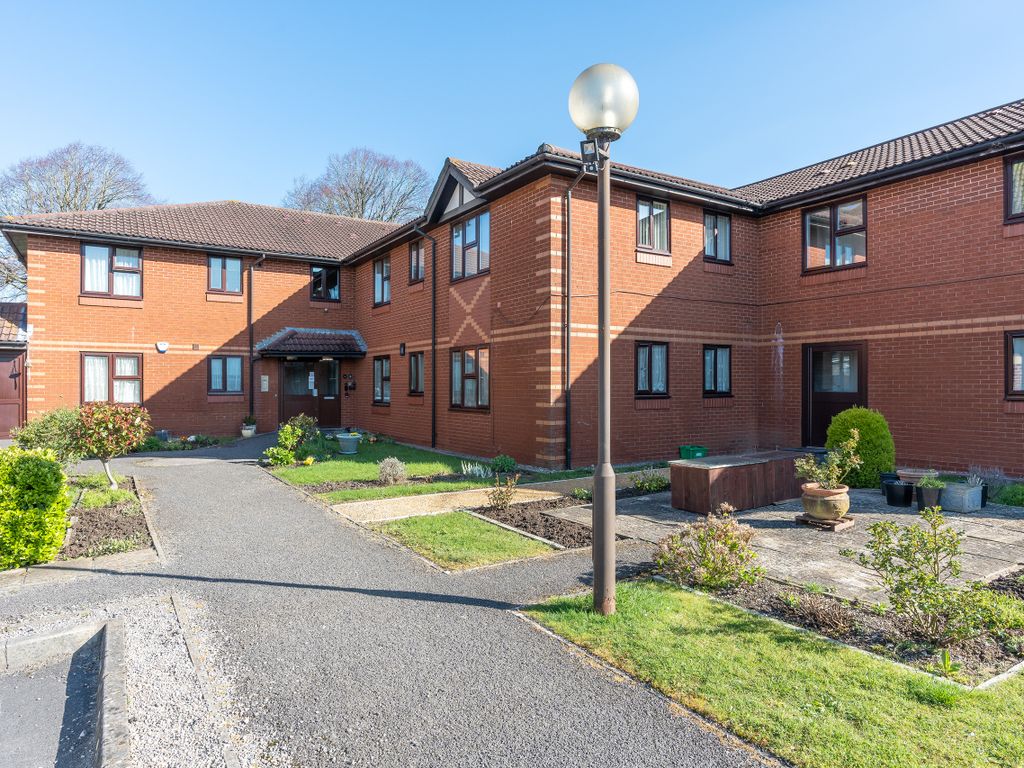 2 bed flat for sale in Wellgarth Court, Wellgarth Road, Knowle Park