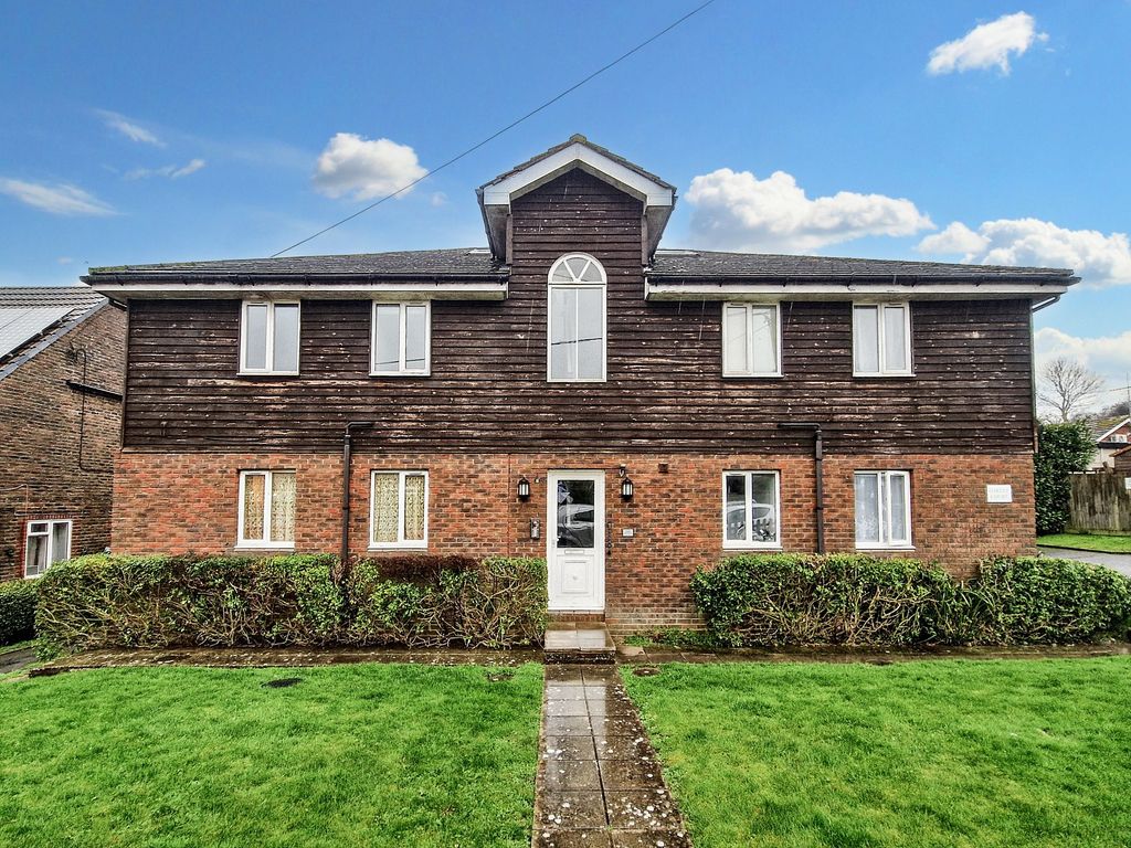 1 bed flat for sale in Selby Road, Uckfield TN22, £130,000 Zoopla