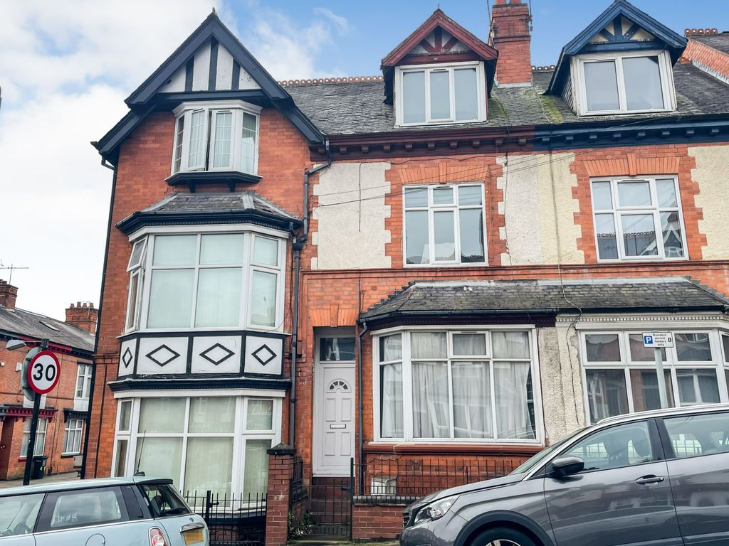 6 bed end terrace house for sale in Tennyson Street, Leicester LE2, £