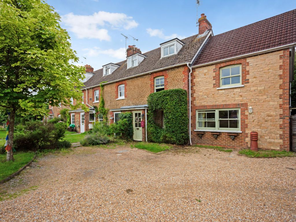 4 bed semidetached house for sale in Hawkley Road, Liss GU33, £580,000