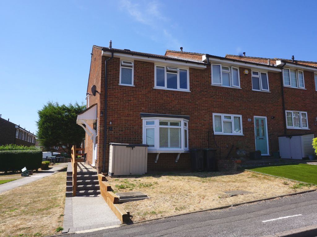 3 bed end terrace house for sale in Drake Road, Chessington KT9 Zoopla