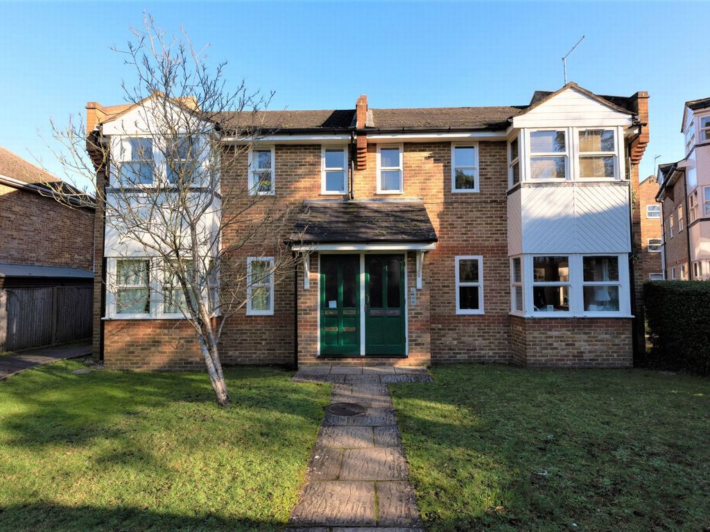 2 bed flat for sale in Alexandra Road, Farnborough GU14 Zoopla