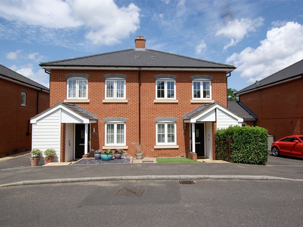3 bed semidetached house for sale in Bramley Drive, Hartley Wintney