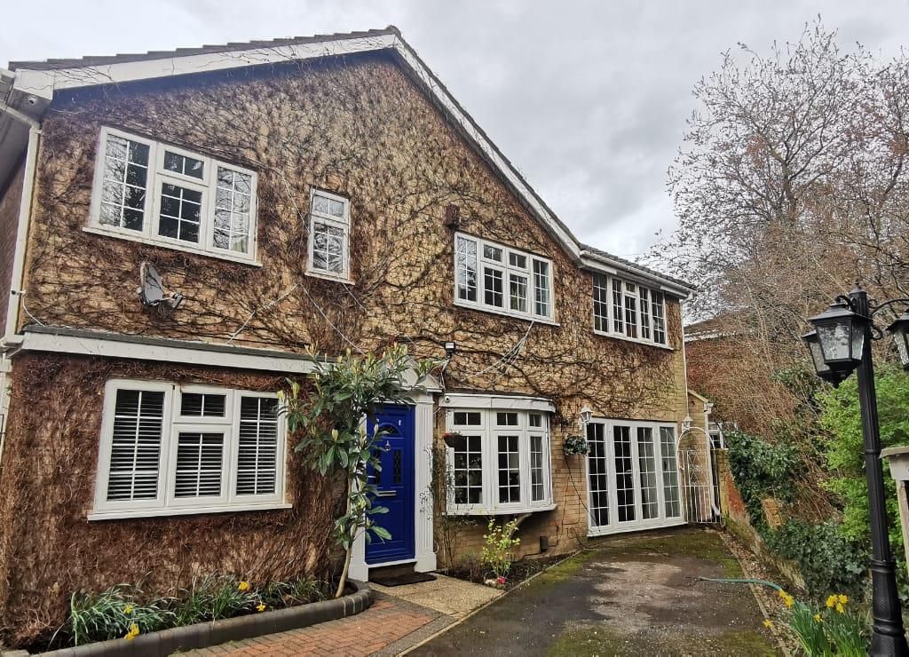 6 bed detached house for sale in Crescent Road, Earley, Reading RG1