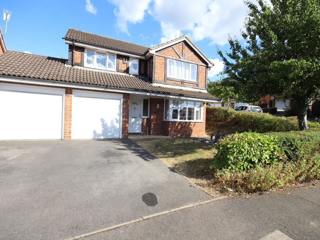4 bed detached house to rent in Shakespeare Way, Warfield, Bracknell
