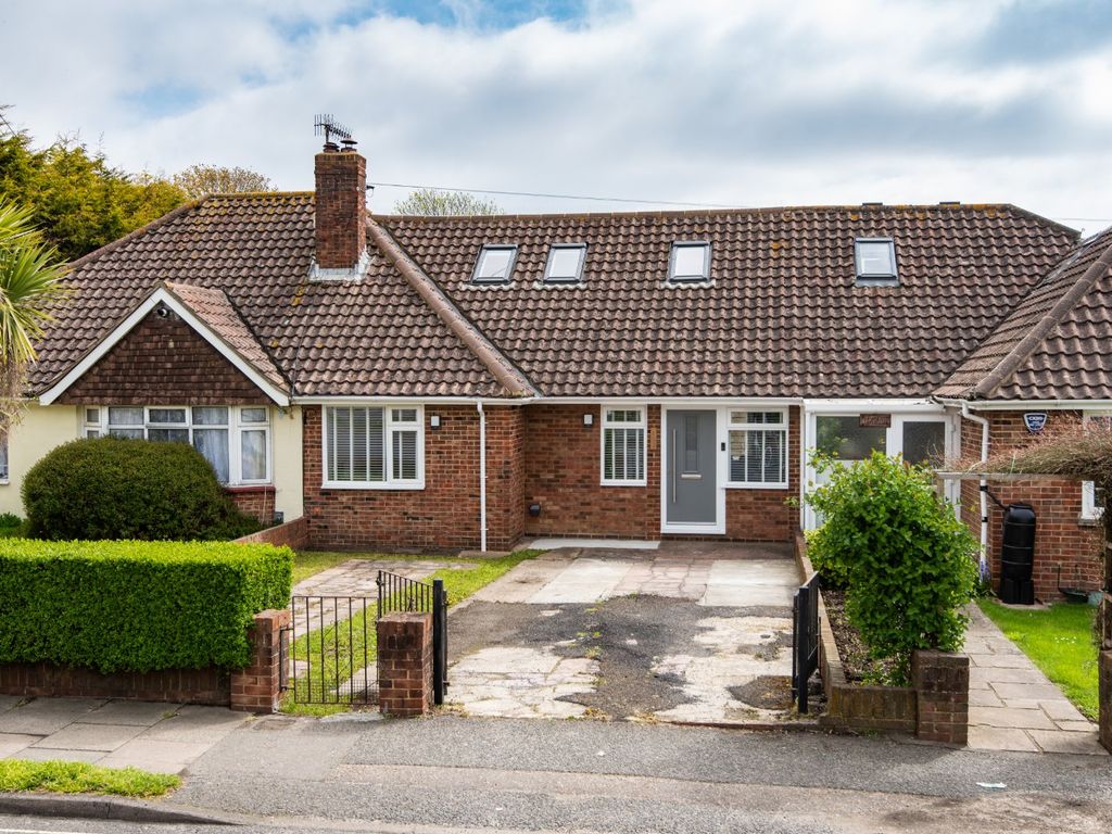 4 bed bungalow for sale in Eastern Avenue, Shoreham, West Sussex BN43
