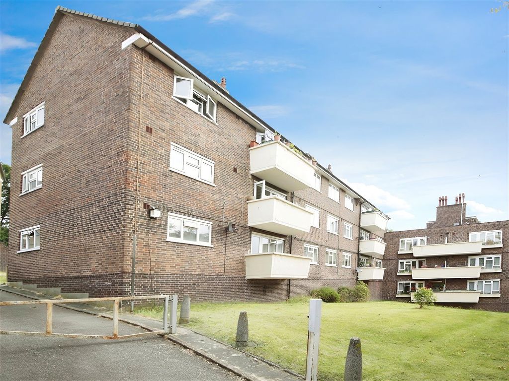 2 bed flat for sale in Baizdon Road, Blackheath, London SE3, £375,000