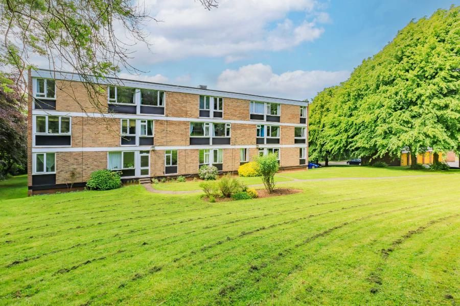 2 bed flat to rent in Westacre Close, WestburyOnTrym, Bristol BS10, £