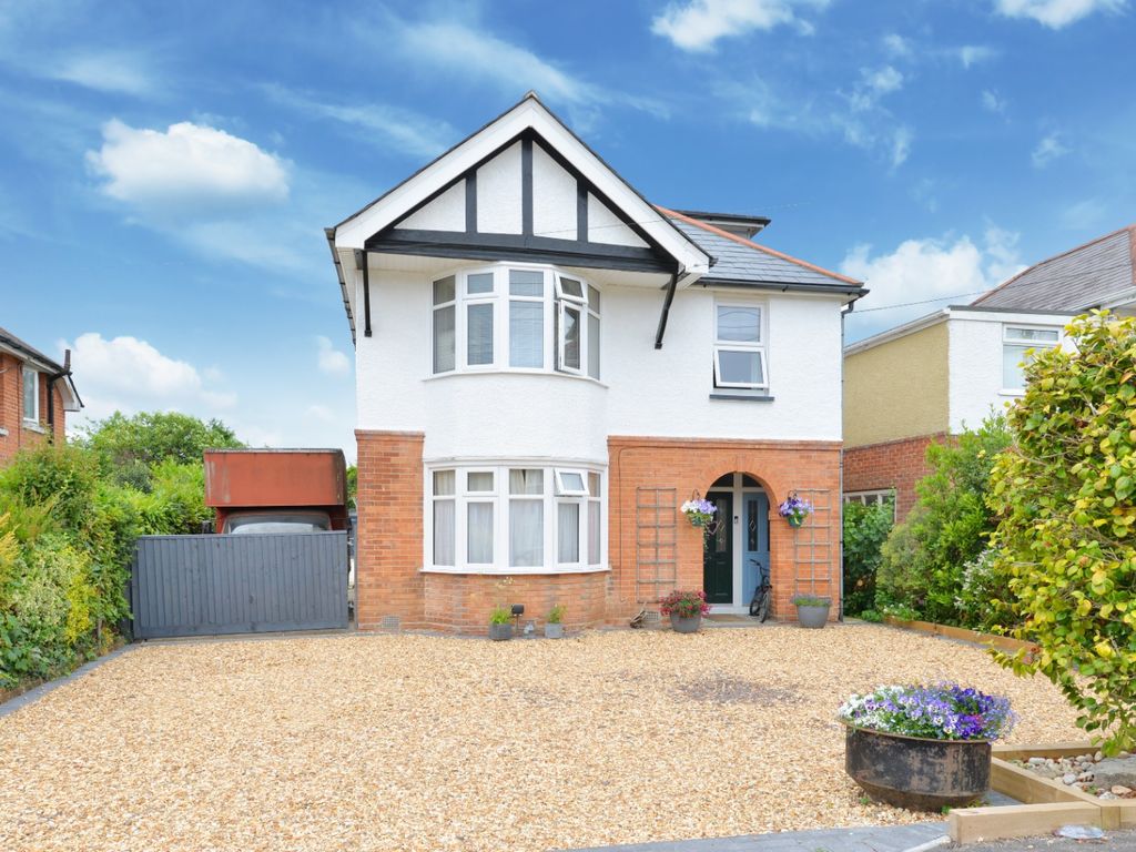 5 bed detached house for sale in Vincent Road, New Milton BH25 Zoopla
