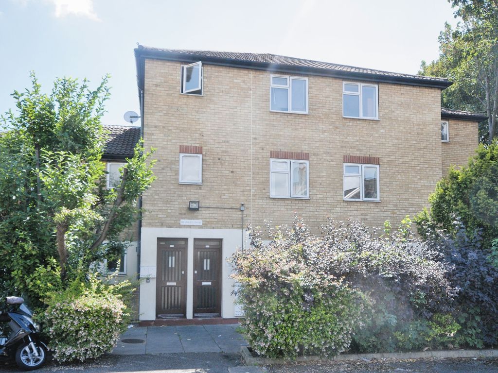2 bed flat for sale in Bramley Court, Knowles Hill Crescent, London