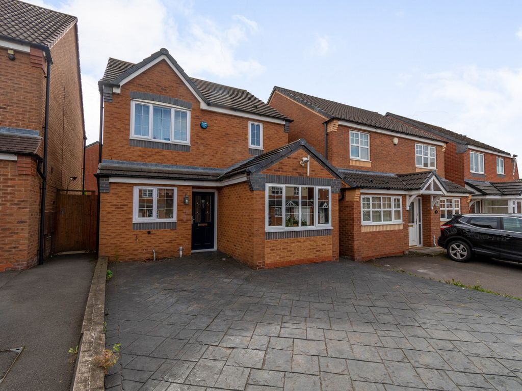 3 bed detached house for sale in Ampleforth Drive, Willenhall, West