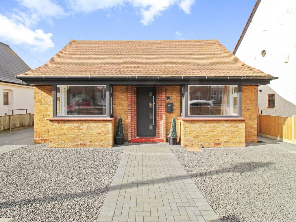 3 bed detached bungalow for sale in Beacon Road, Herne Bay CT6, £