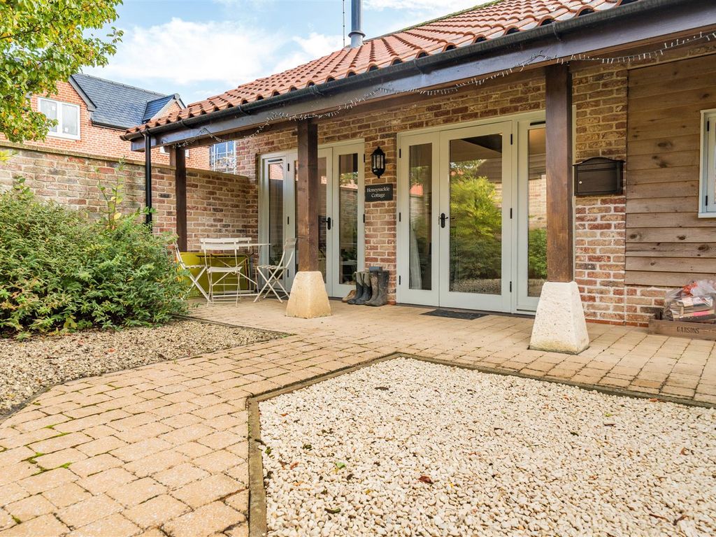 2 bed semidetached bungalow for sale in Poulshot Road, Poulshot