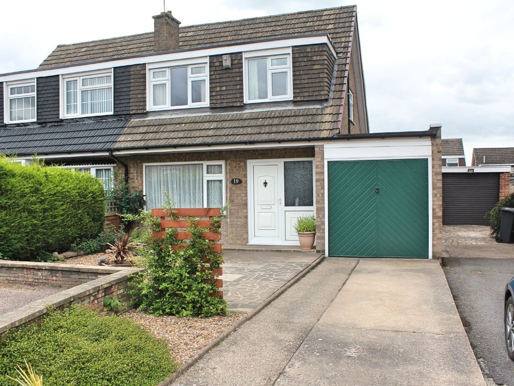 3 bed semidetached house for sale in Fontwell Drive, Glen Parva