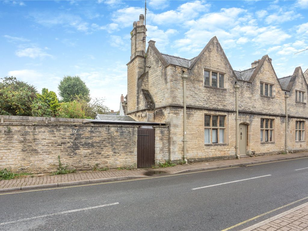 3 bed end terrace house for sale in Thomas Street, Cirencester