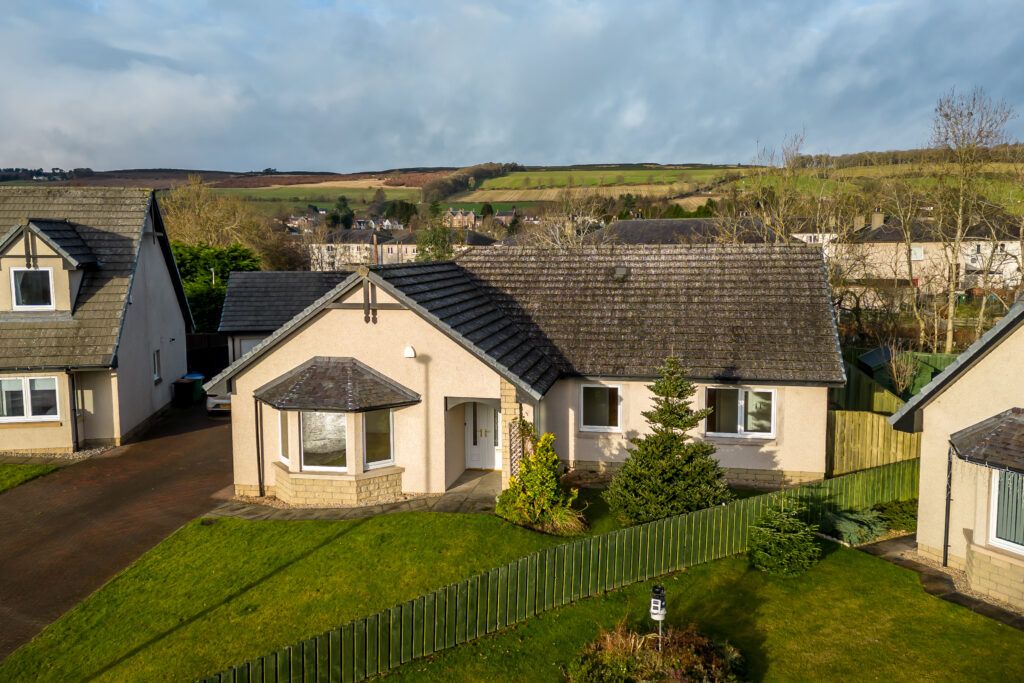 3 bed detached bungalow for sale in Anderson Place, Alyth, Blairgowrie