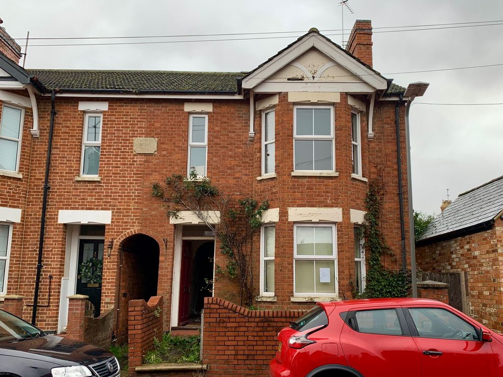 3 bed end terrace house for sale in Lovat Street, Newport Pagnell MK16