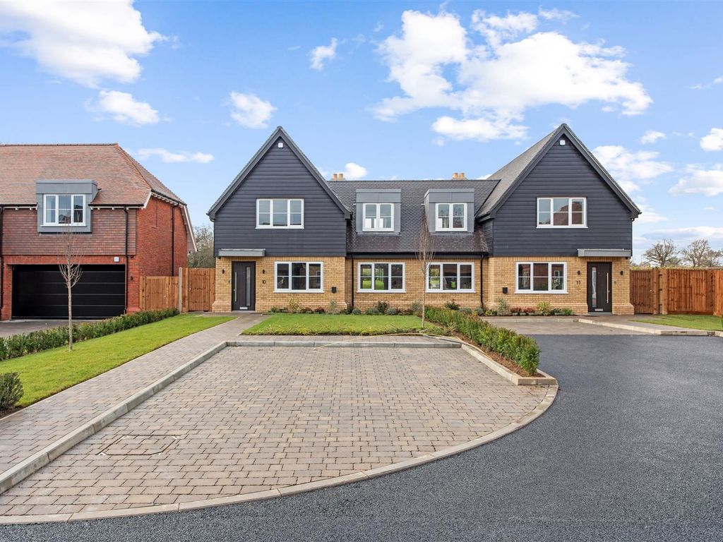3 bed semidetached house for sale in Bridle Close, Borehamwood WD6