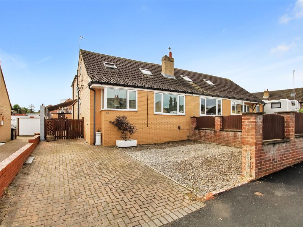 3 bed semidetached bungalow for sale in Castle Ings Close, New Farnley