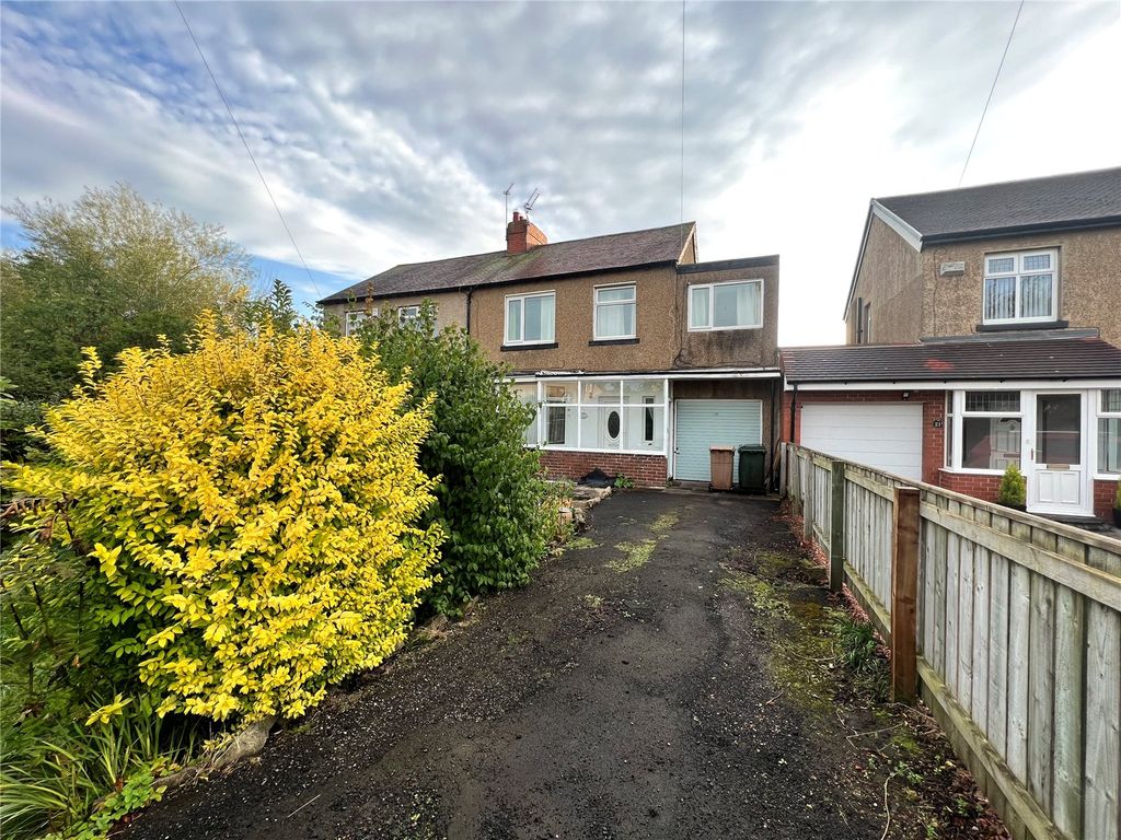 4 bed semidetached house for sale in The Villas, North Gosforth