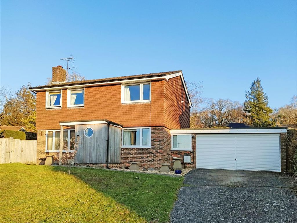 4 bed detached house for sale in Goodwood Close, Midhurst GU29 Zoopla