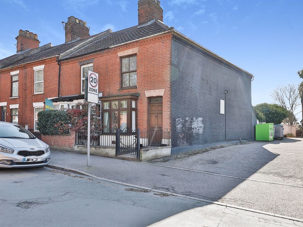 2 bed end terrace house for sale in Telegraph Lane East, Norwich NR1