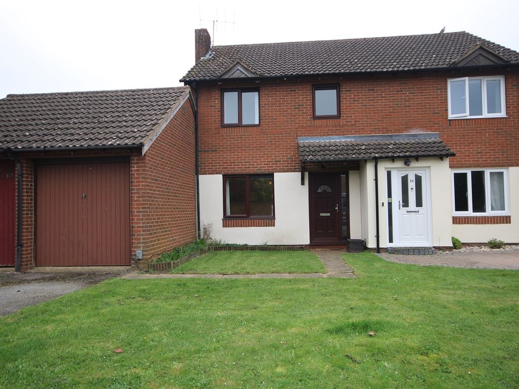 3 bed semidetached house for sale in Quarrington Close, Thatcham RG19