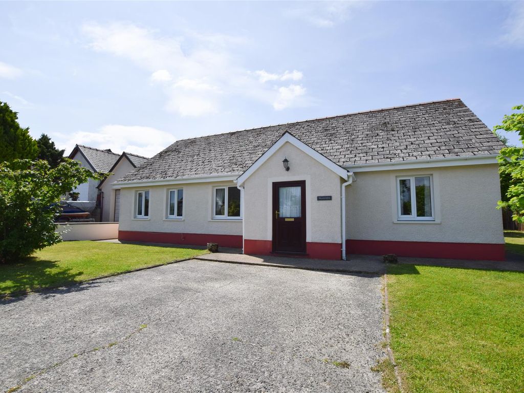 3 bed detached bungalow for sale in Bromeini, Hermon, Glogue SA36, £