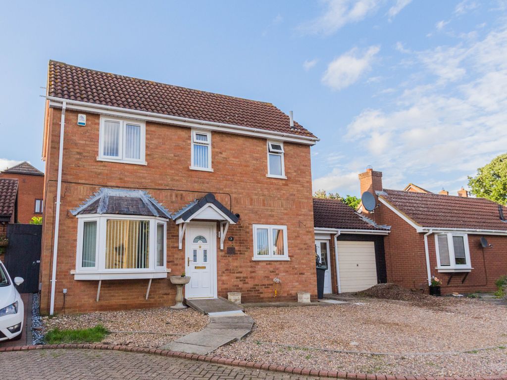 3 bed detached house for sale in Cross Way, Irthlingborough