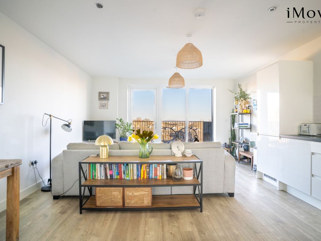 1 bed flat for sale in Lambourne House, Apple Yard, London SE20, £