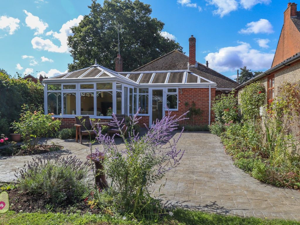 3 bed detached bungalow for sale in Priory Street, Farnborough, Hampshire GU14, £585,000 Zoopla